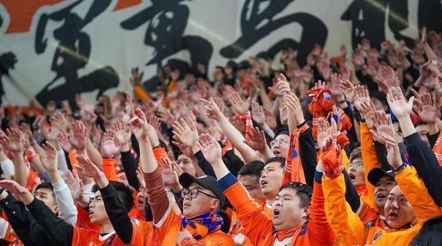 ju11.co-关于热门比赛吸引众多球迷前来加油，气氛火爆的信息